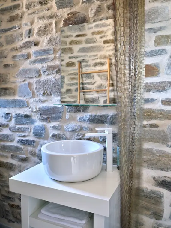 Stone guest-house bathroom detail